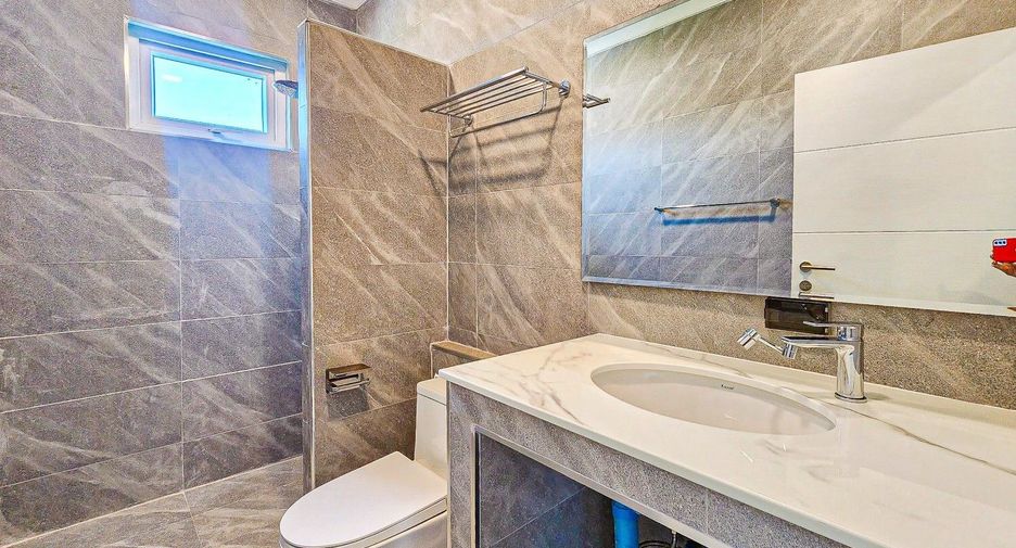 Haus zum Kauf mit 4 Zimmer in Bang Lamung, Chonburi