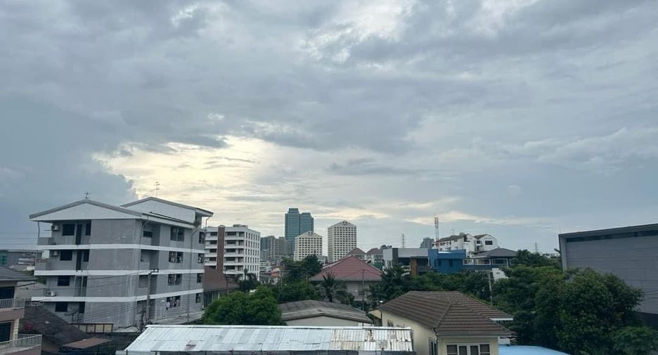 For rent studio condo in Huai Khwang, Bangkok