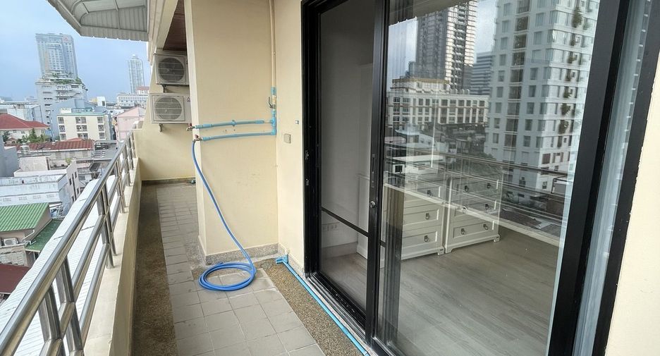 For rent 2 bedrooms condo in Sathon, Bangkok