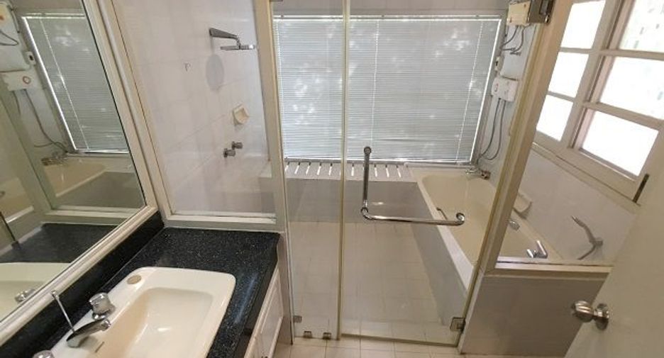 Haus zur Miete mit 3 Zimmer in Watthana, Bangkok