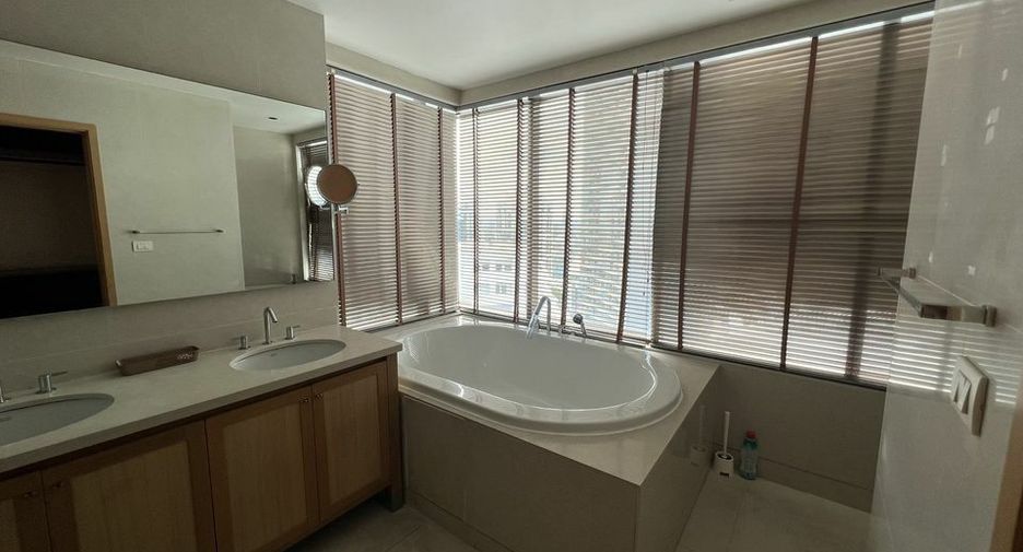 For rent 3 ベッドルーム condo in Khlong Toei, Bangkok