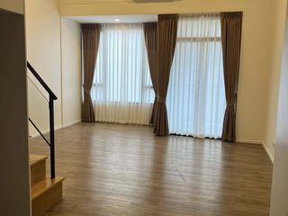Продажа 3 спальни кондо в Хуаи Кхщанг, Бангкок