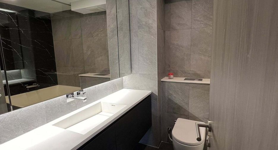 For sale 3 bedrooms condo in Huai Khwang, Bangkok