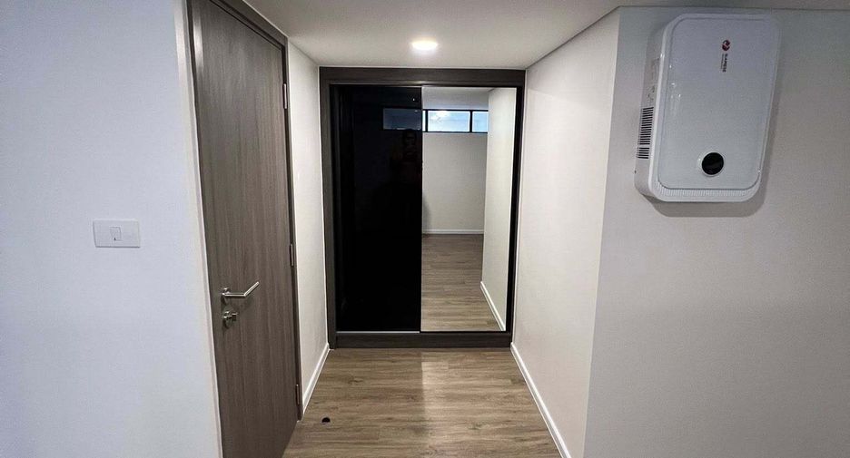 For sale 3 bedrooms condo in Huai Khwang, Bangkok