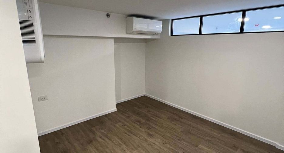 For sale 3 bedrooms condo in Huai Khwang, Bangkok