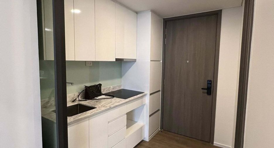 For sale 3 bedrooms condo in Huai Khwang, Bangkok