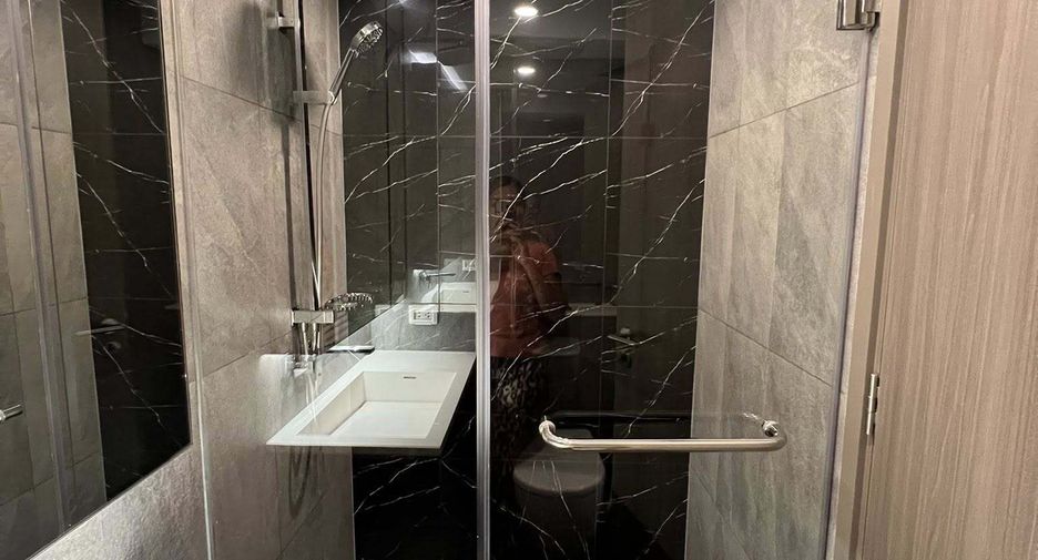 For sale 3 bedrooms condo in Huai Khwang, Bangkok