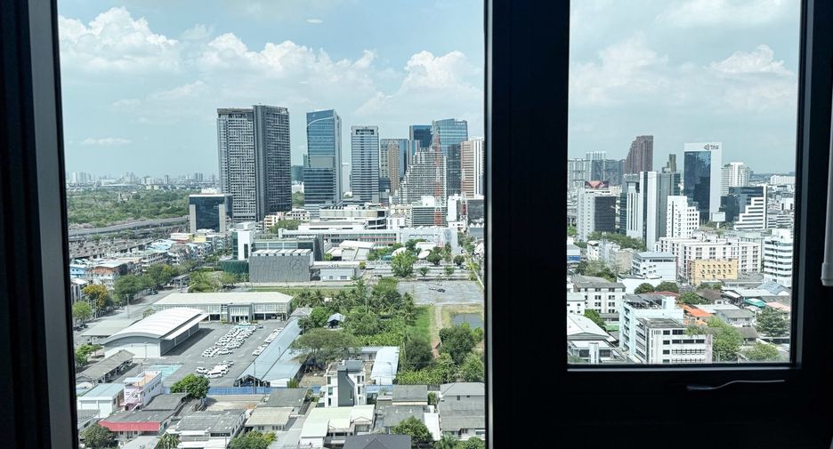 For rent 1 bed condo in Phaya Thai, Bangkok