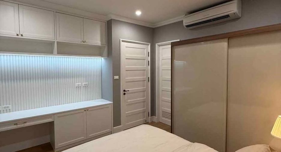 Condo en alquiler de 3 habitaciones en Khlong Toei, Bangkok
