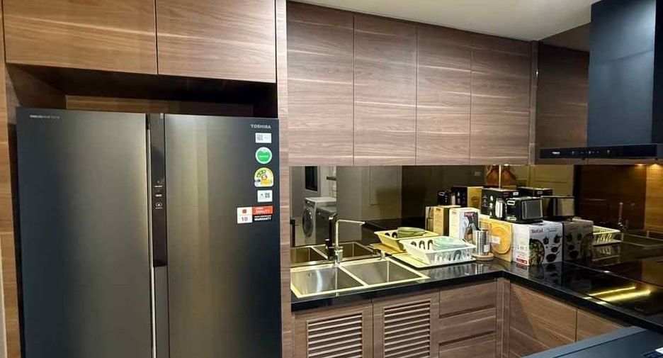 Condo en alquiler de 3 habitaciones en Khlong Toei, Bangkok