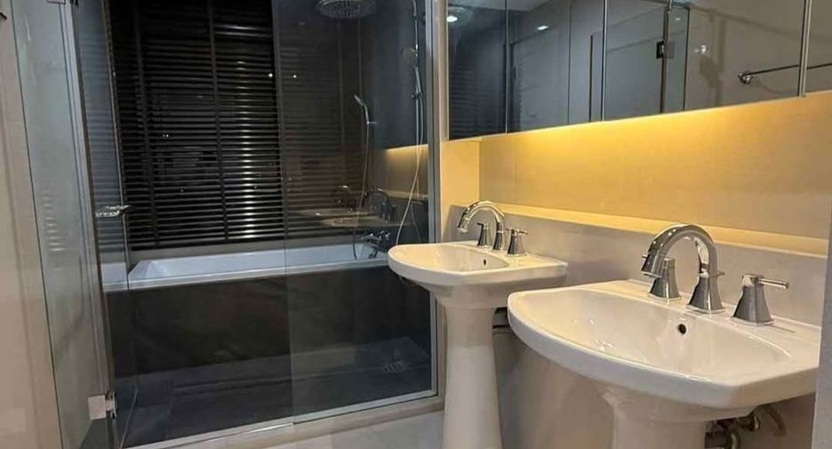 Condo en alquiler de 3 habitaciones en Khlong Toei, Bangkok