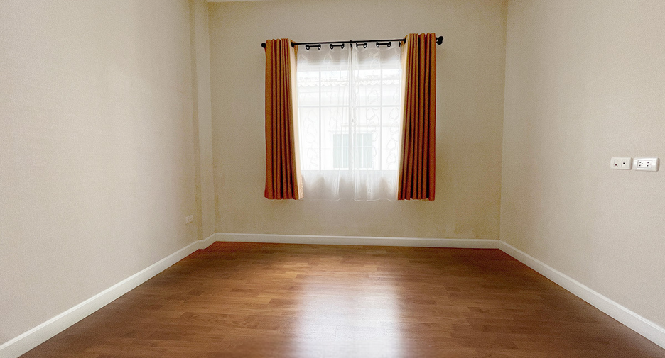 For sale 3 bedrooms townhouse in Prawet, Bangkok