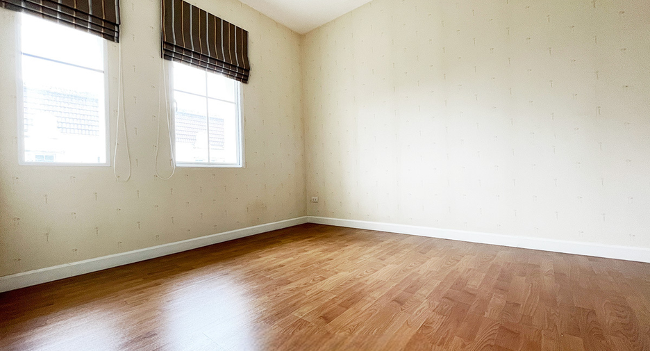 For sale 3 bedrooms townhouse in Prawet, Bangkok