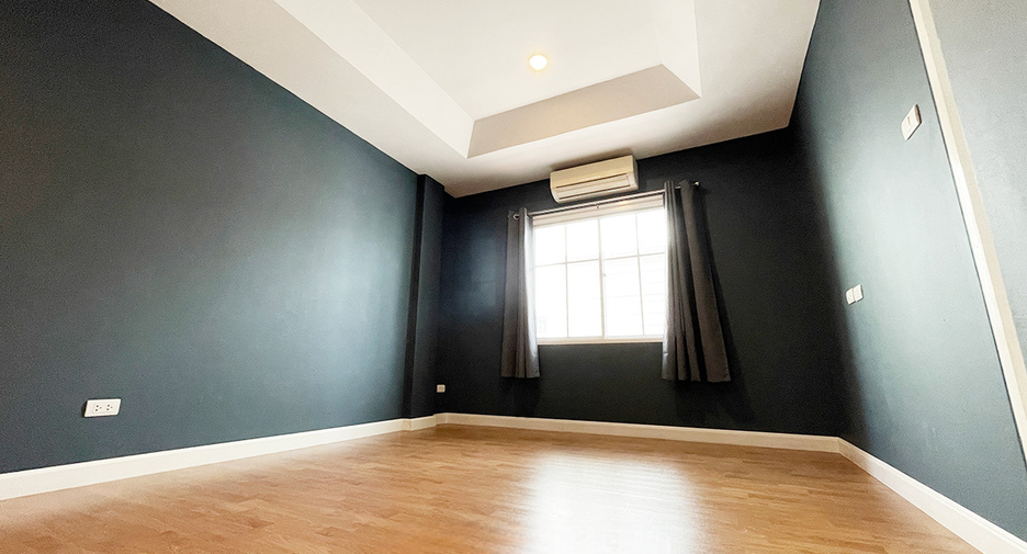 For sale 3 bedrooms townhouse in Prawet, Bangkok