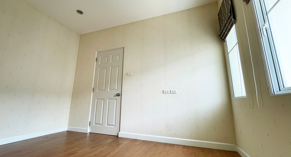 For sale 3 bedrooms townhouse in Prawet, Bangkok