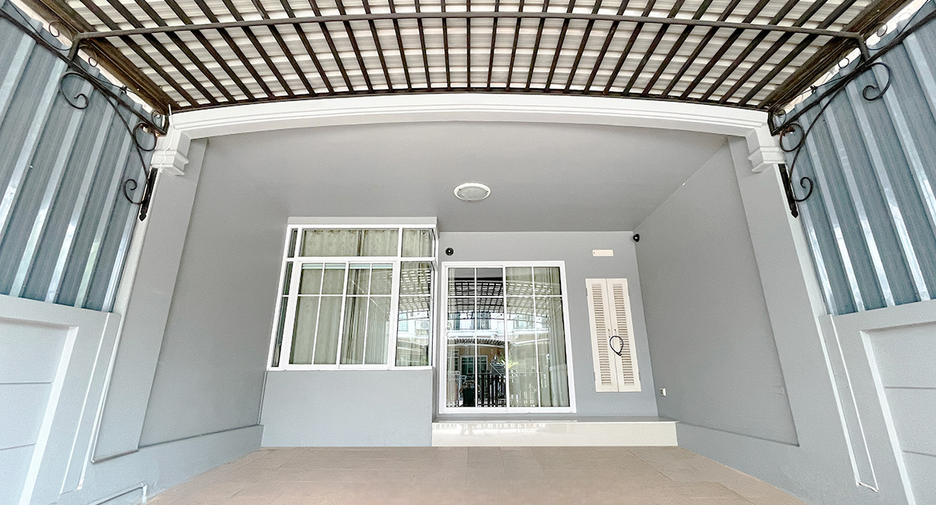 For sale 3 bedrooms townhouse in Prawet, Bangkok