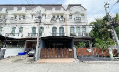For sale 3 bedrooms townhouse in Prawet, Bangkok