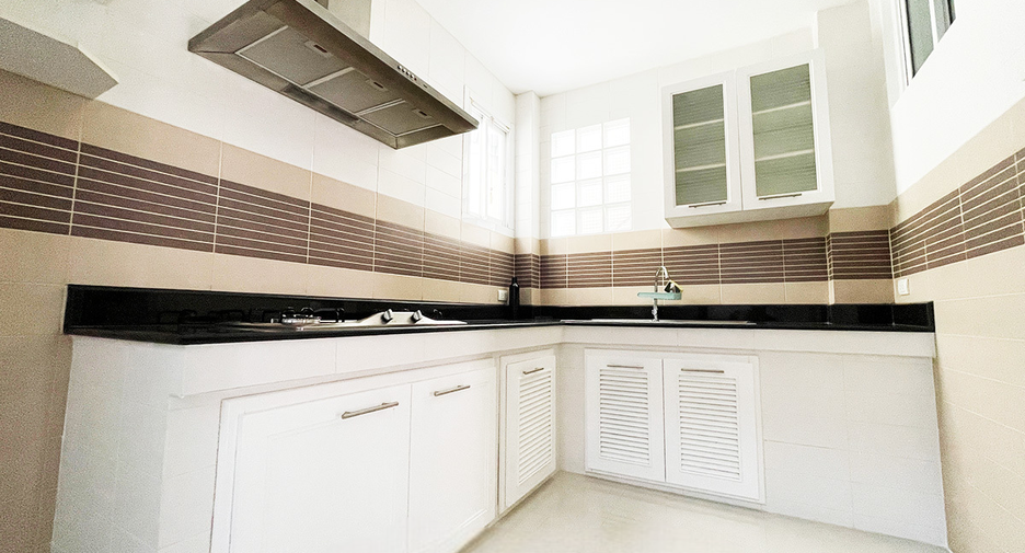For sale 3 bedrooms townhouse in Prawet, Bangkok