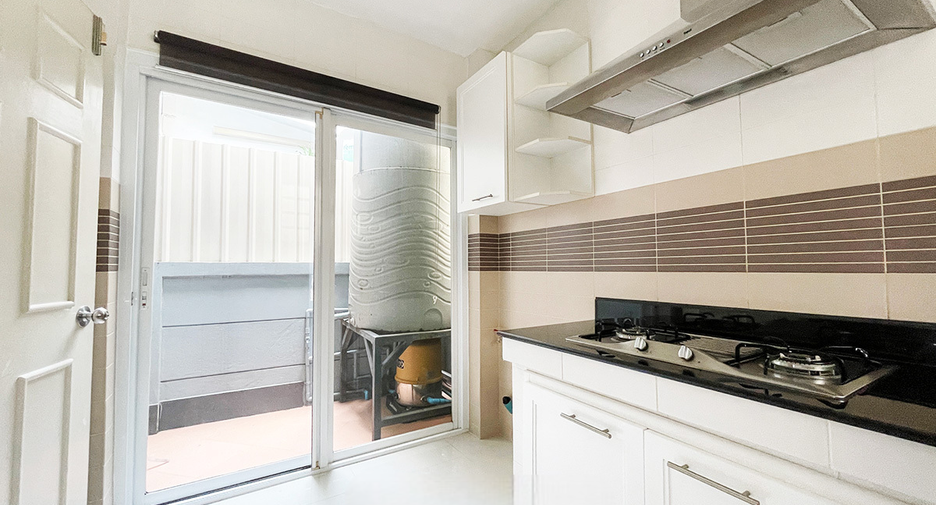 For sale 3 bedrooms townhouse in Prawet, Bangkok