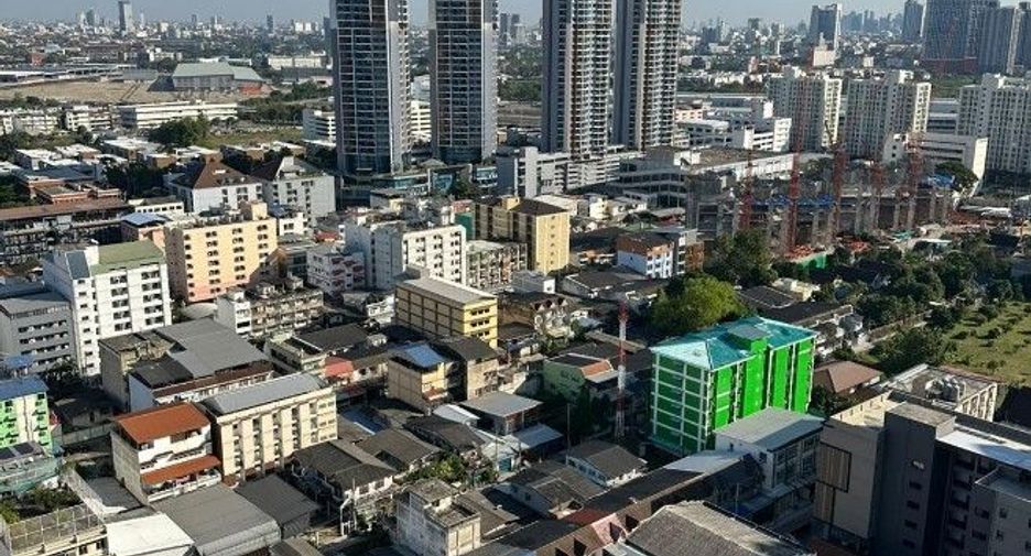 For sale 1 bed condo in Huai Khwang, Bangkok