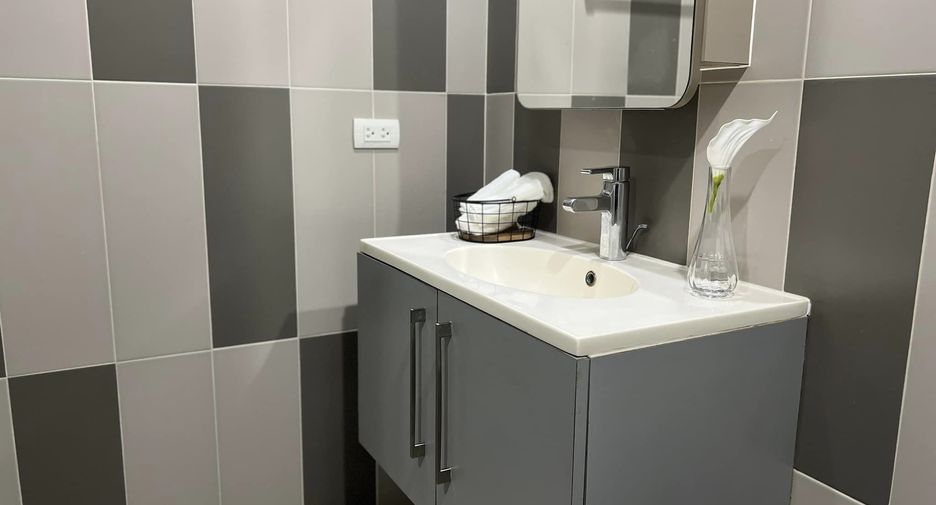 For rent 1 bed condo in Phaya Thai, Bangkok