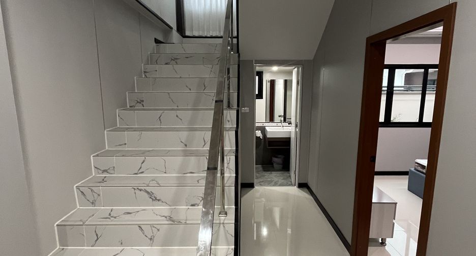 Villa en alquiler de 4 habitaciones en Bang Lamung, Chonburi