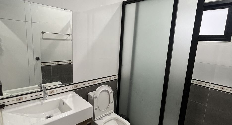 Villa en alquiler de 4 habitaciones en Bang Lamung, Chonburi