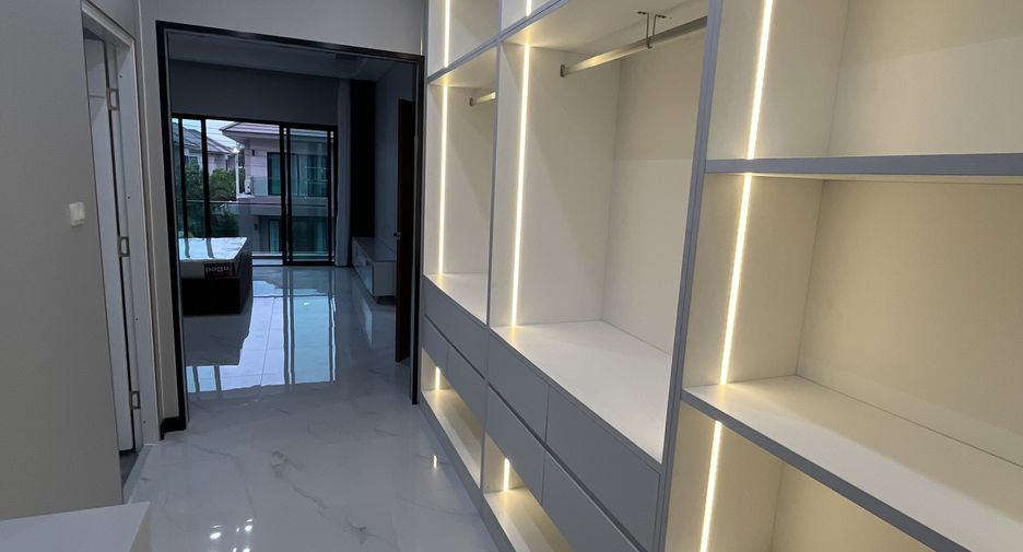 Villa en alquiler de 4 habitaciones en Bang Lamung, Chonburi