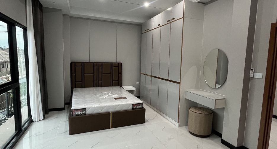 Villa en alquiler de 4 habitaciones en Bang Lamung, Chonburi