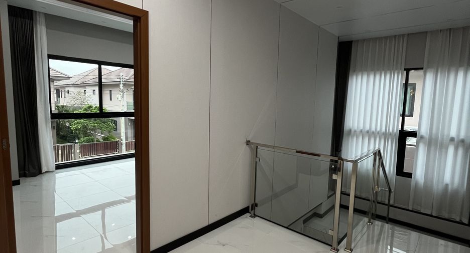 Villa en alquiler de 4 habitaciones en Bang Lamung, Chonburi