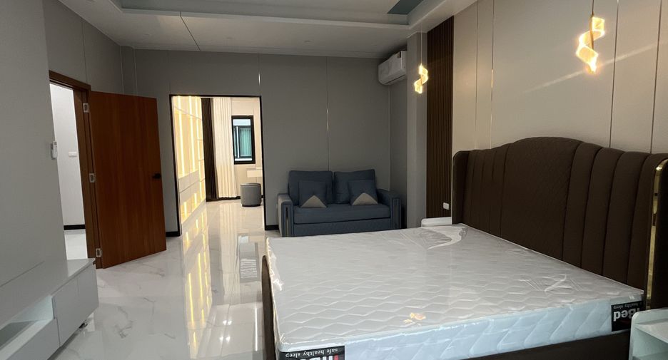 Villa en alquiler de 4 habitaciones en Bang Lamung, Chonburi