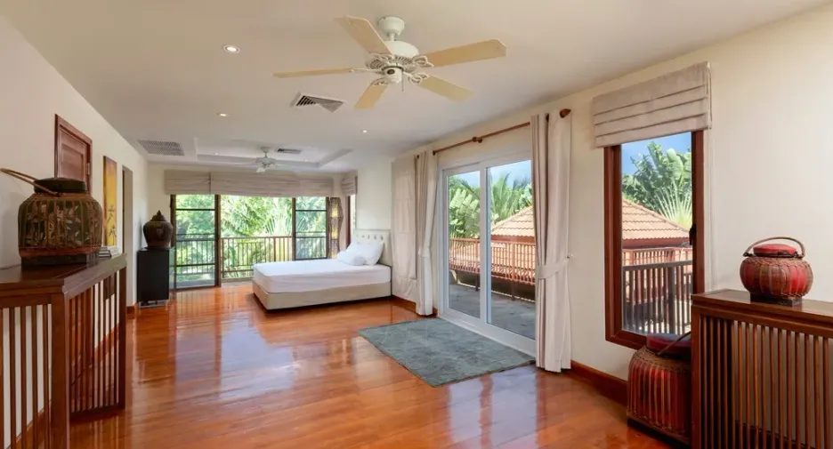 For sale 5 bedrooms villa in Thalang, Phuket