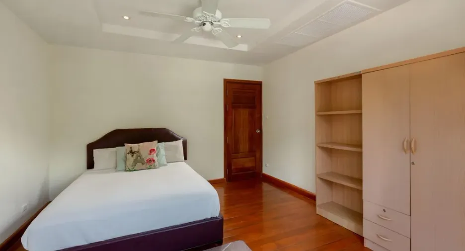 For sale 5 bedrooms villa in Thalang, Phuket