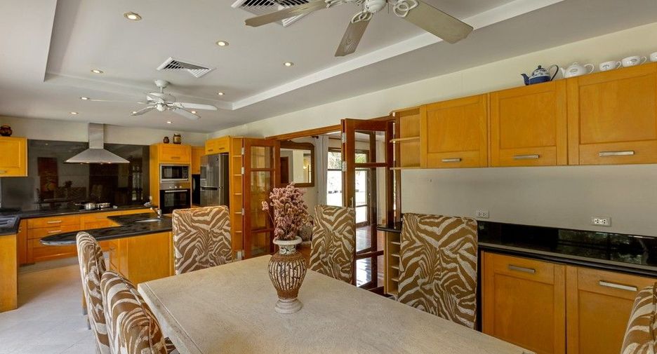 For sale 5 bedrooms villa in Thalang, Phuket
