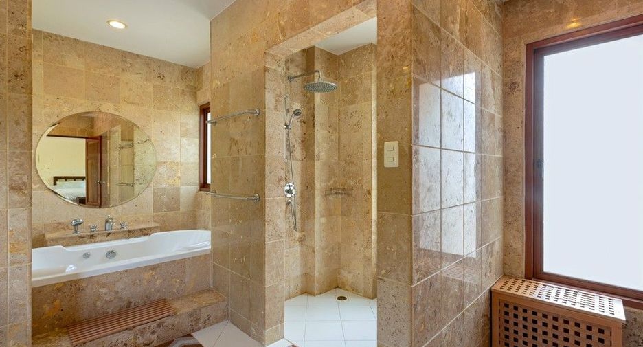 For sale 5 bedrooms villa in Thalang, Phuket