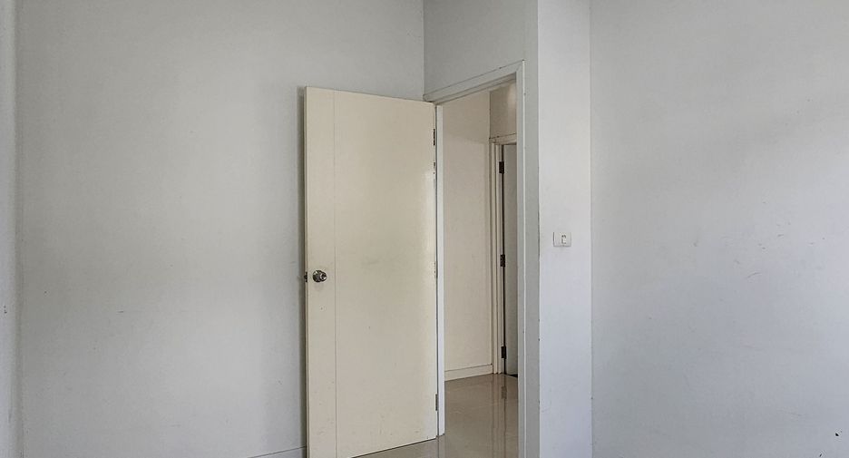Casa adosada en alquiler de 3 habitaciones en Bang Phli, Samut Prakan