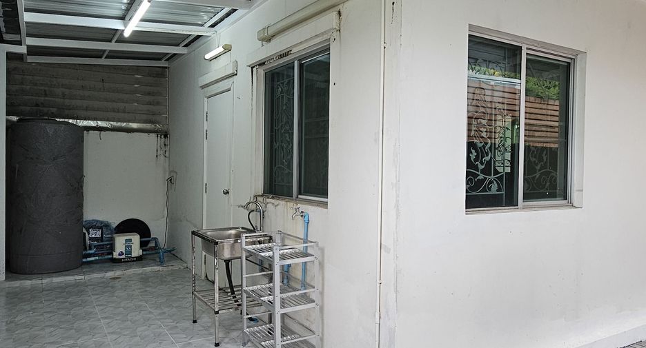 Casa adosada en alquiler de 3 habitaciones en Bang Phli, Samut Prakan