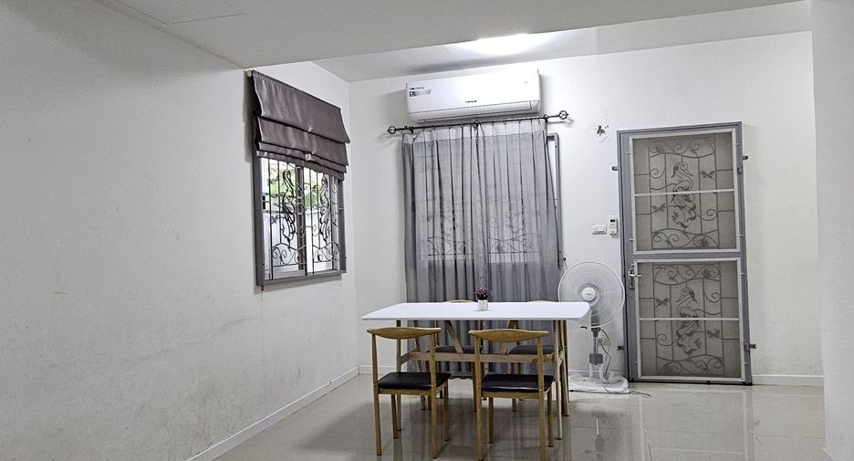 Casa adosada en alquiler de 3 habitaciones en Bang Phli, Samut Prakan