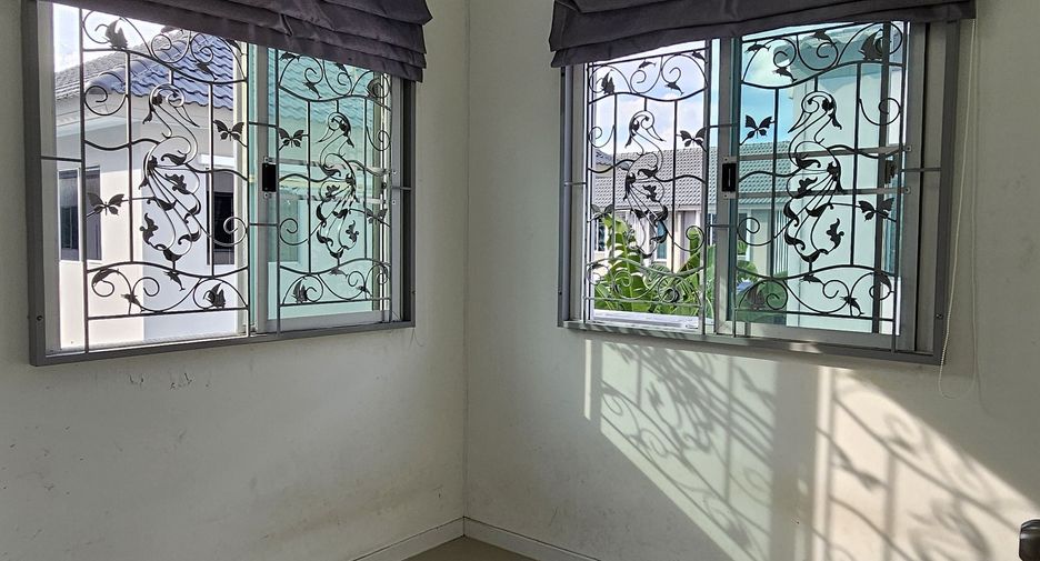 Casa adosada en alquiler de 3 habitaciones en Bang Phli, Samut Prakan