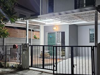 For rent 3 bedrooms townhouse in Bang Phli, Samut Prakan