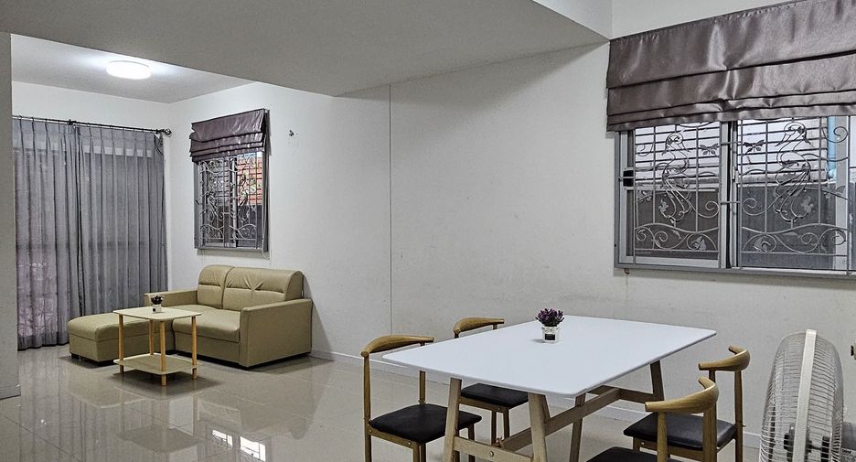 Casa adosada en alquiler de 3 habitaciones en Bang Phli, Samut Prakan