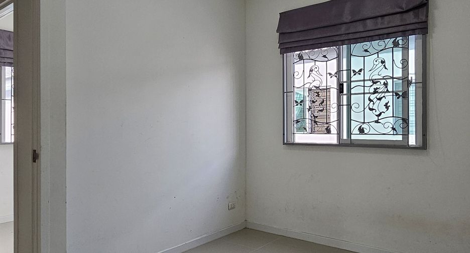 Casa adosada en alquiler de 3 habitaciones en Bang Phli, Samut Prakan