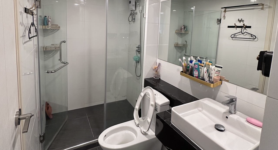 For rent 2 bedrooms condo in Ratchathewi, Bangkok