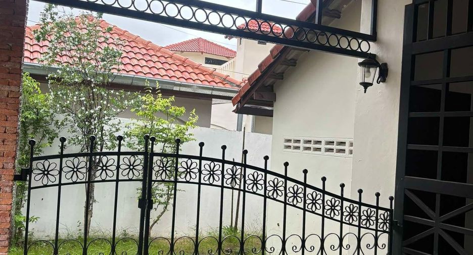 À louer 4 chambres maison à Bang Lamung, Chonburi