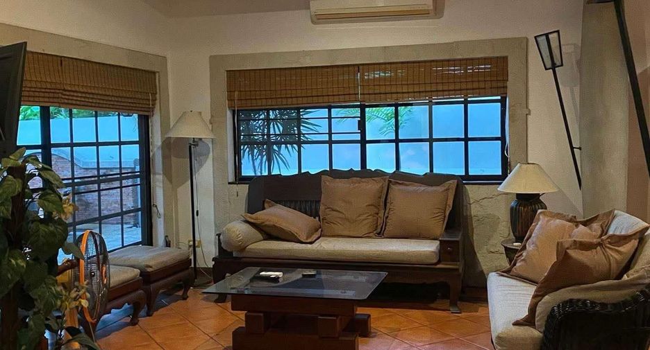 À louer 4 chambres maison à Bang Lamung, Chonburi