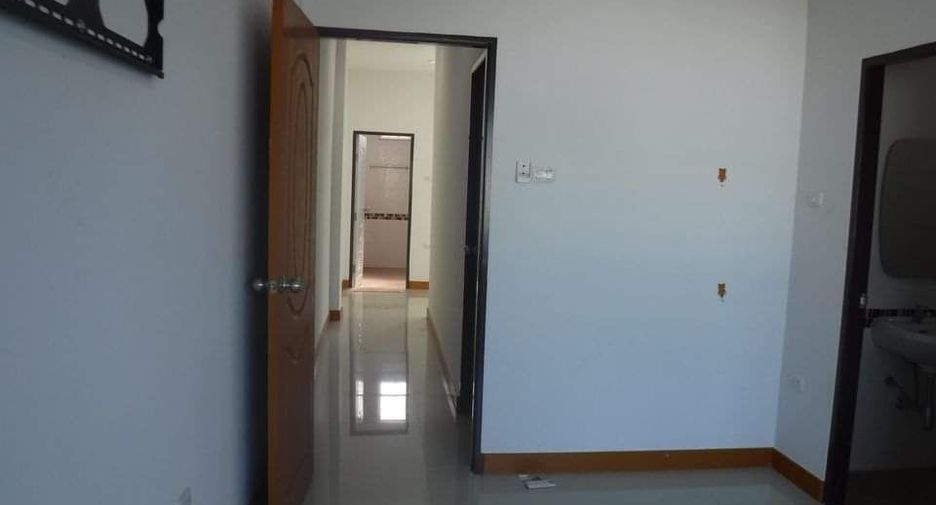 For sale 3 bedrooms townhouse in Mueang Chon Buri, Chonburi
