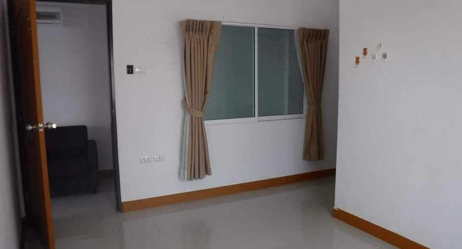 For sale 3 bedrooms townhouse in Mueang Chon Buri, Chonburi