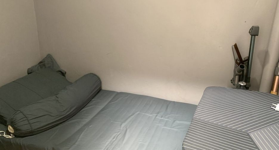 For rent 4 bedrooms townhouse in Prawet, Bangkok