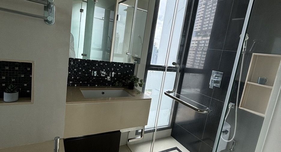 For rent 2 bedrooms condo in Khlong Toei, Bangkok