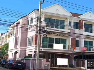 For sale 4 bedrooms townhouse in Chatuchak, Bangkok